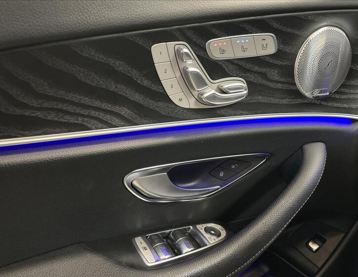 Mercedes-Benz Třídy E 12