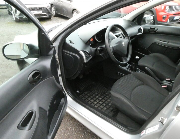 Peugeot 206 13