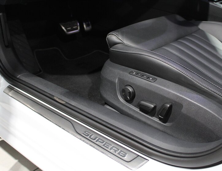 Škoda Superb Liftback 1,4 l 160 kw