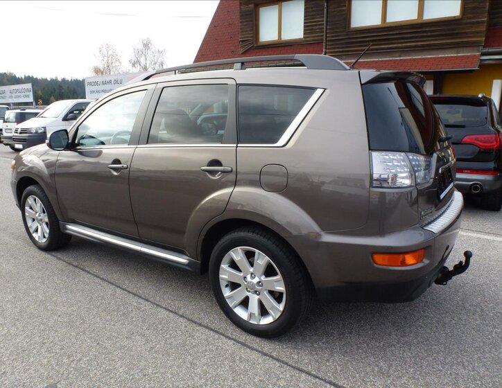 Mitsubishi Outlander Kombi 2,3 l 130 kw