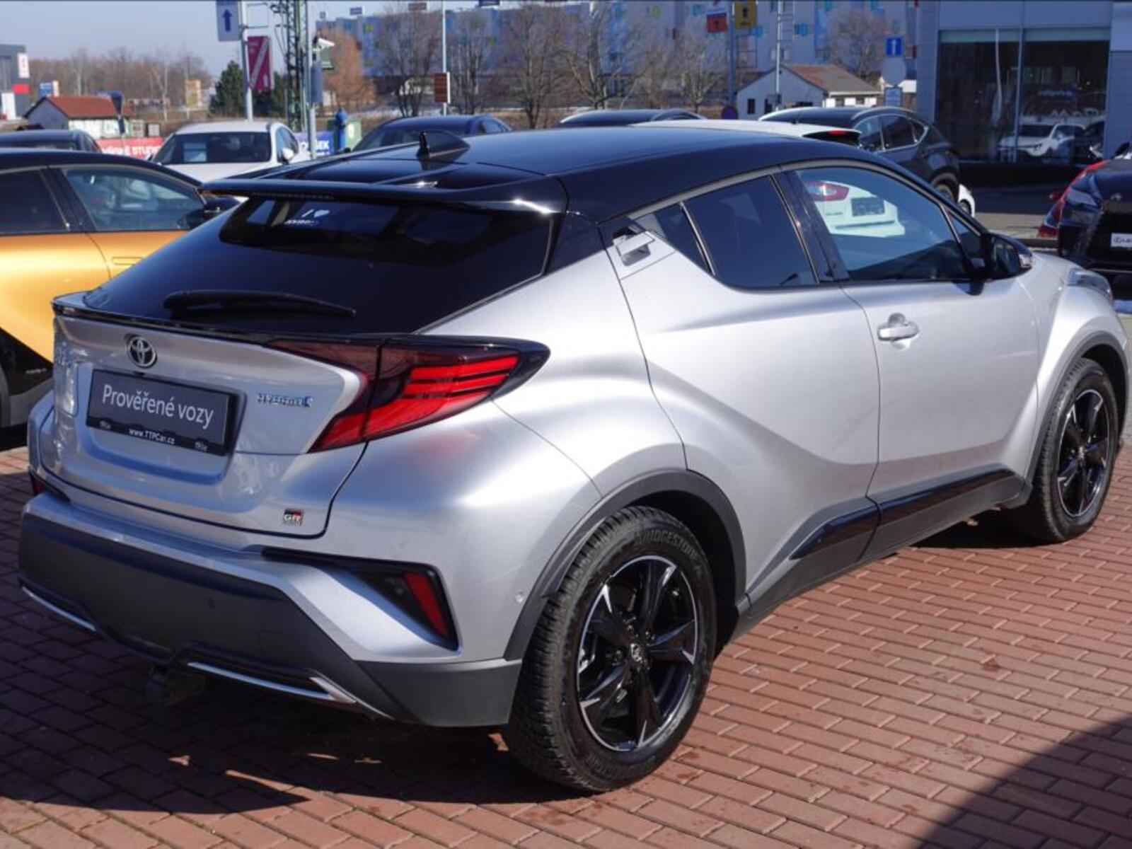 Toyota C-HR 4