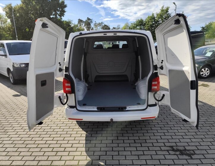 Volkswagen Transporter Kombi 2,0 l 84 kw