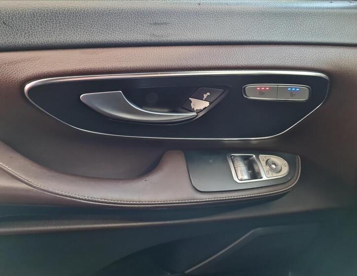 Mercedes-Benz Třídy V 12