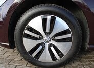 Volkswagen e-Golf 9
