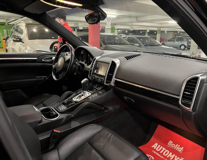 Porsche Cayenne 9