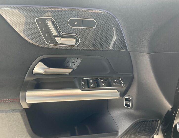 Mercedes-Benz GLA 10