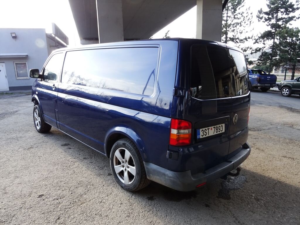 Volkswagen Transporter Skříň 2,5 l 96 kw