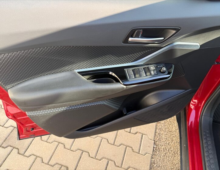 Toyota C-HR SUV 1,8 l 72 kw