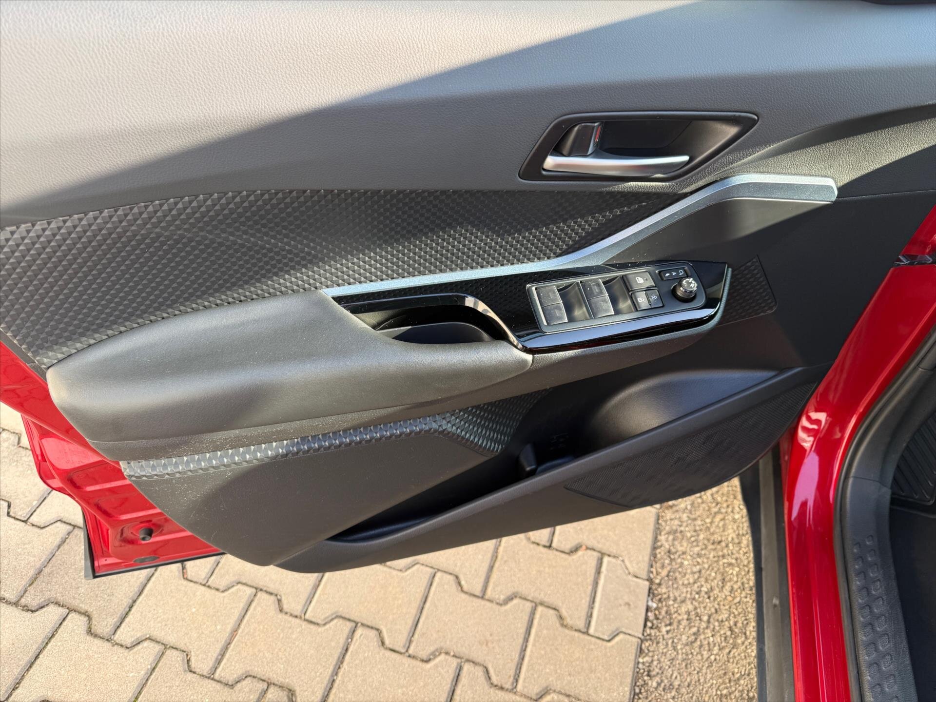 Toyota C-HR SUV 1,8 l 72 kw