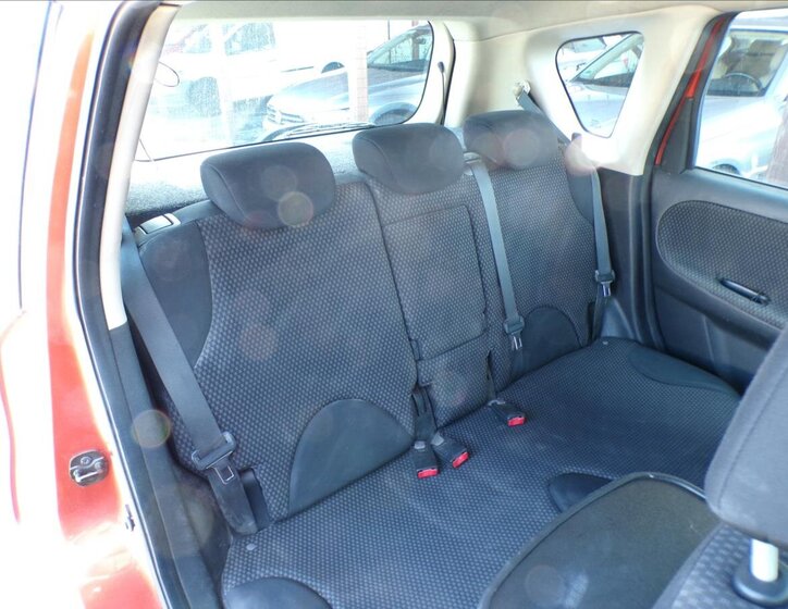 Nissan Note Kombi 1,4 l 65 kw