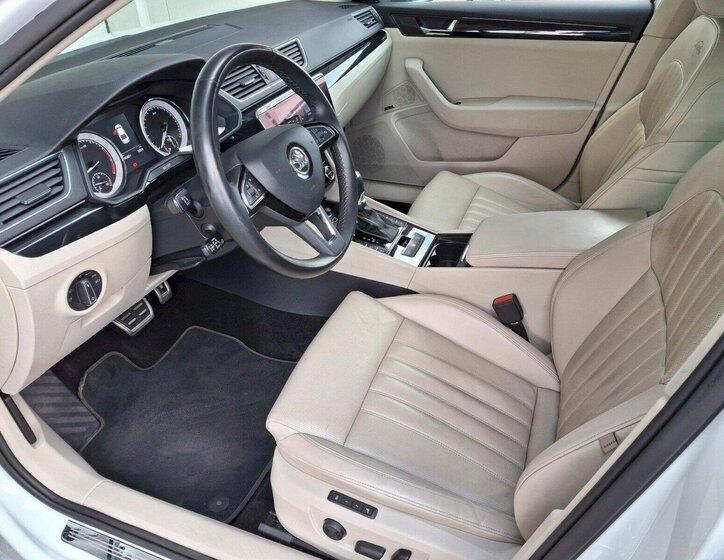 Škoda Superb Sedan / Limuzína 2,0 l 206 kw