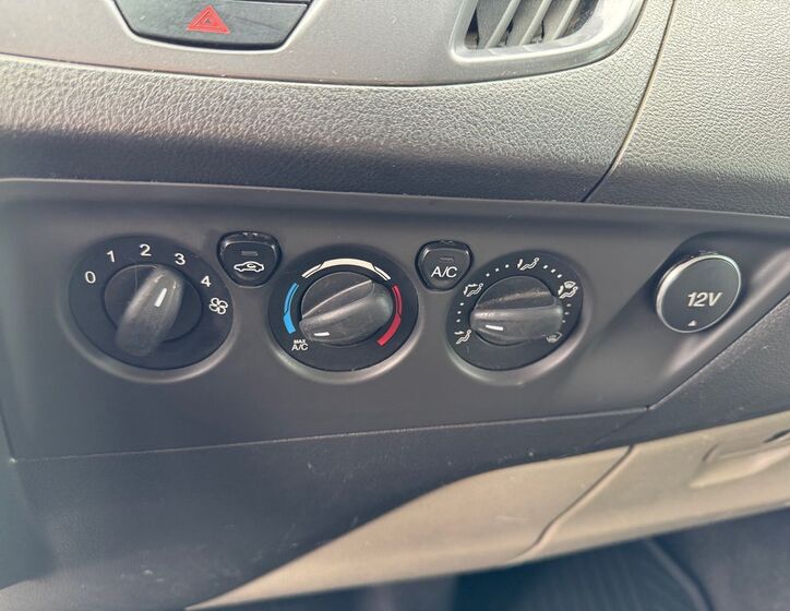 Ford Tourneo Custom 14