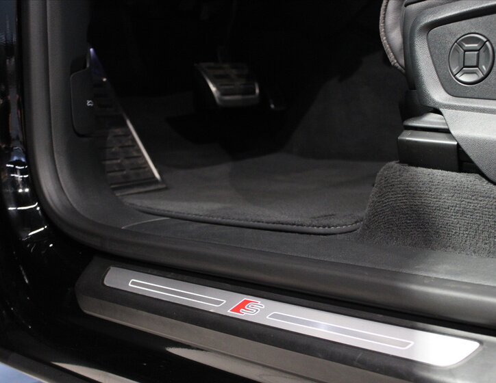 Audi Q8 SUV 3,0 l 210 kw