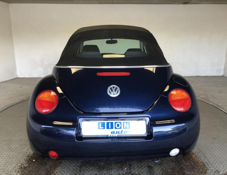 Volkswagen New Beetle 6