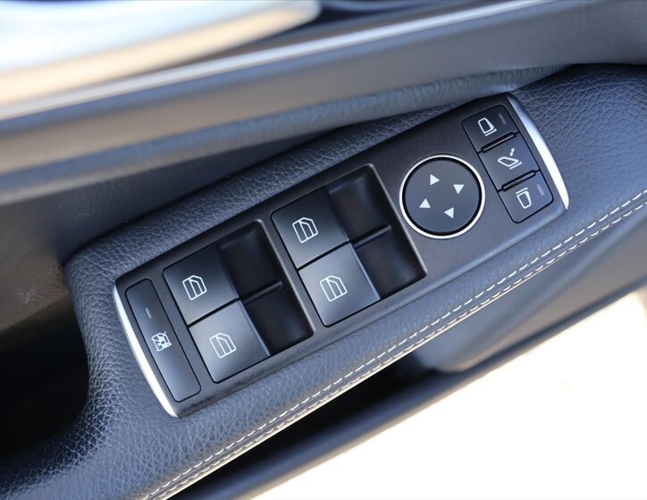 Mercedes-Benz GLA 15