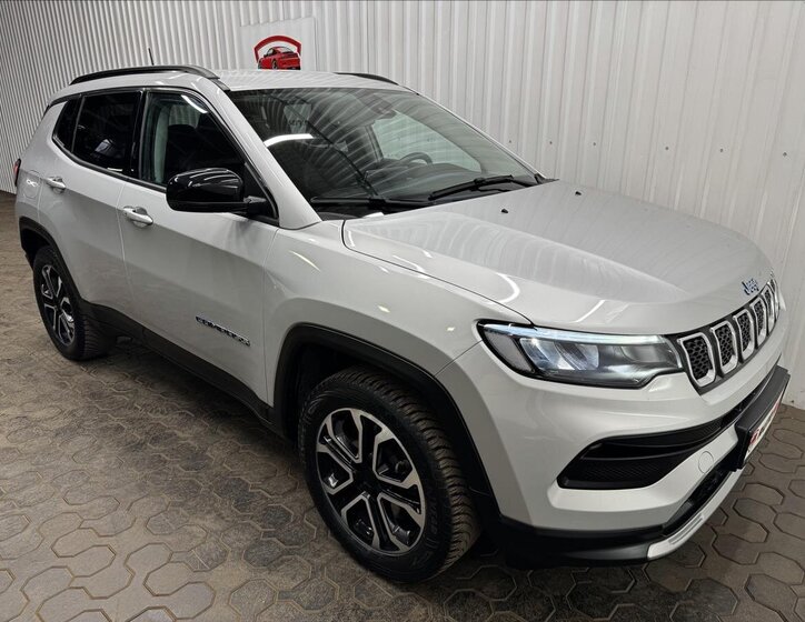 Jeep Compass SUV / Terénní 1,3 l 140 kw