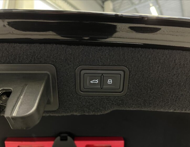 Audi S8 Sedan 4,0 l 420 kw