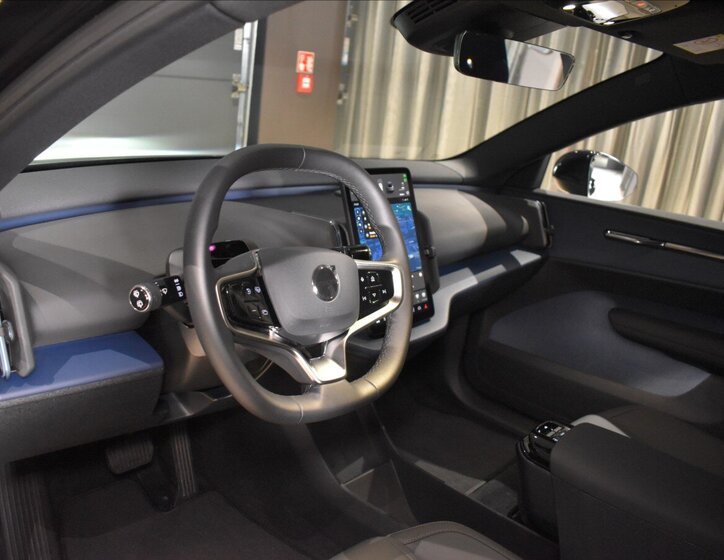 Volvo EX30 SUV / Terénní 0,0 200 kw