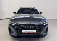 Audi Q8 e-tron 4