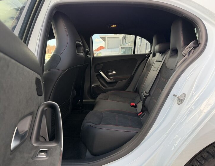 Mercedes-Benz Třídy A Hatchback 1,3 l 118 kw