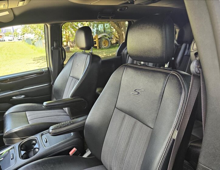 Lancia Voyager MPV 2,8 l 130 kw