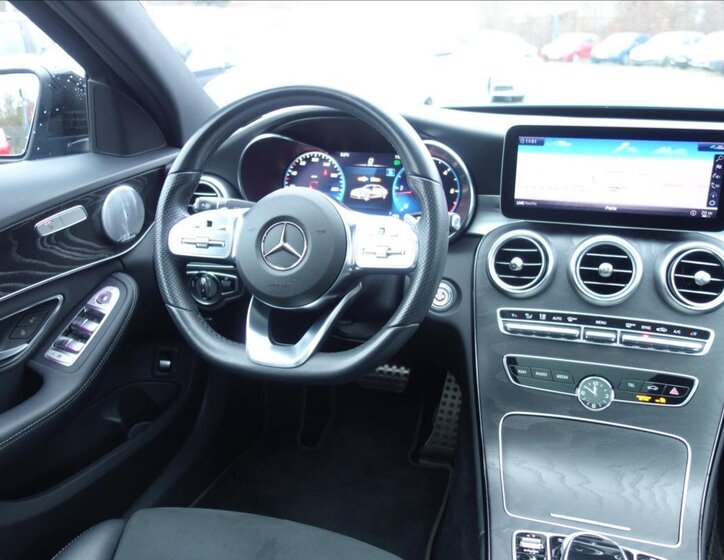 Mercedes-Benz Třídy C Sedan 2,0 l 143 kw