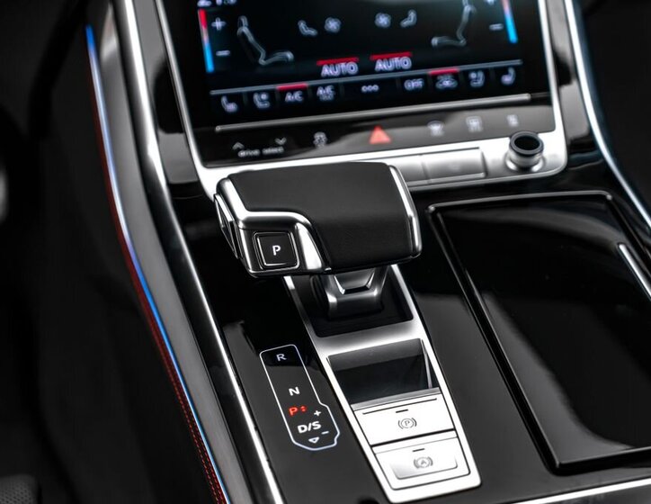 Audi Q8 SUV / Terénní 3,0 l 210 kw