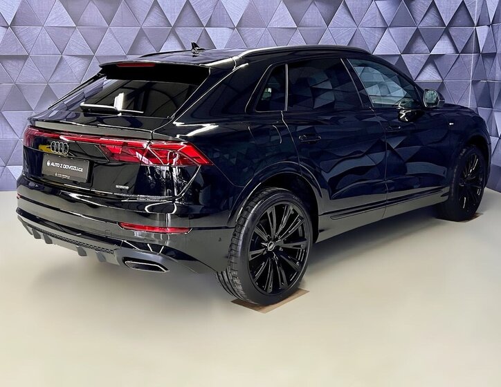 Audi Q8 SUV / Terénní 3,0 l 210 kw