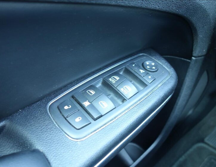 Lancia Thema Sedan 3,0 l 140 kw