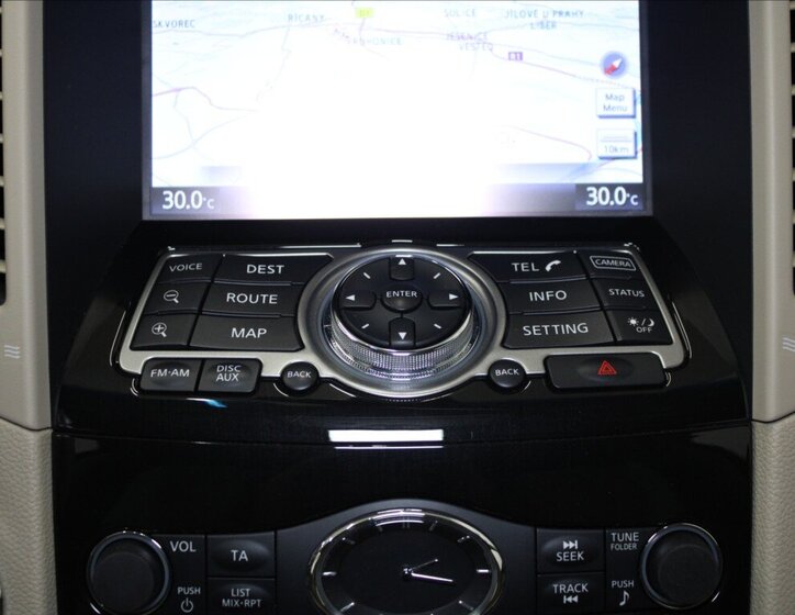 Infiniti QX70 SUV / Terénní 3,0 l 175 kw