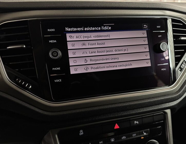 Volkswagen T-Roc SUV / Terénní 2,0 l 140 kw