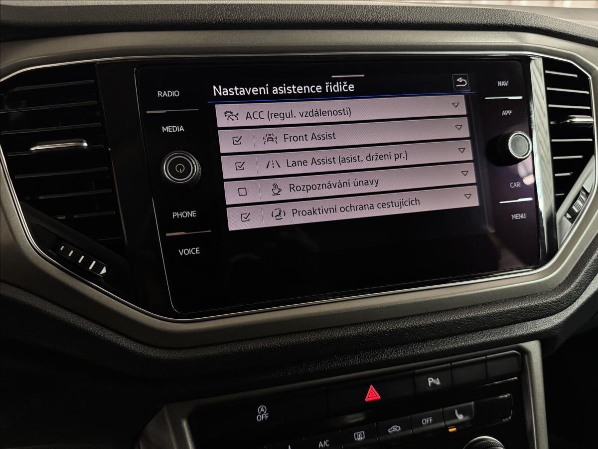 Volkswagen T-Roc SUV / Terénní 2,0 l 140 kw