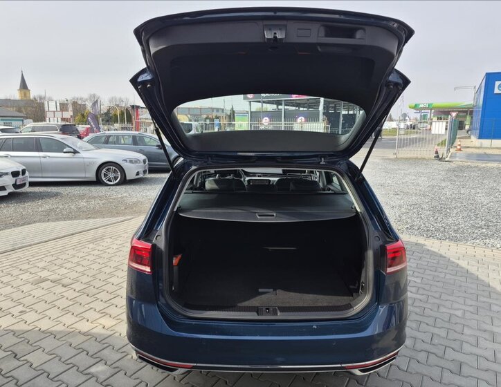 Volkswagen Passat Kombi 1,4 l 160 kw