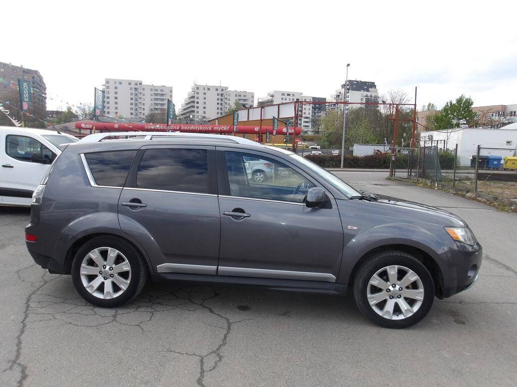 Mitsubishi Outlander SUV / Terénní 2,4 l 125 kw