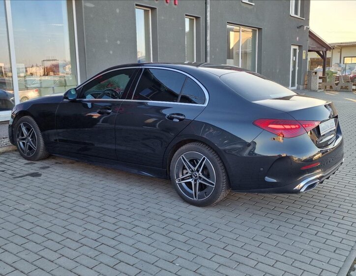 Mercedes-Benz Třídy C Sedan / Limuzína 2,0 l 147 kw