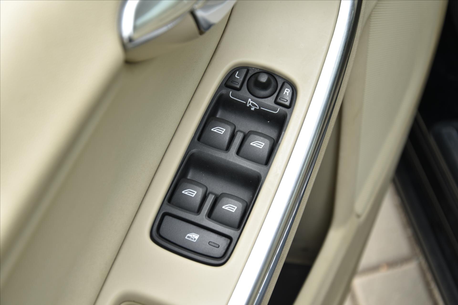 Volvo V60 Kombi 2,0 l 120 kw