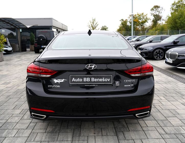 Hyundai Genesis 5