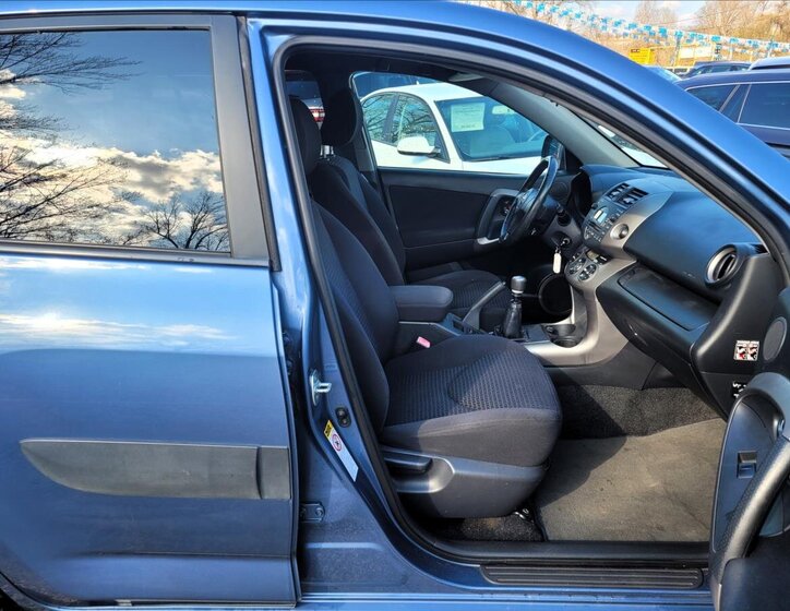 Toyota RAV4 SUV / Terénní 2,2 l 100 kw