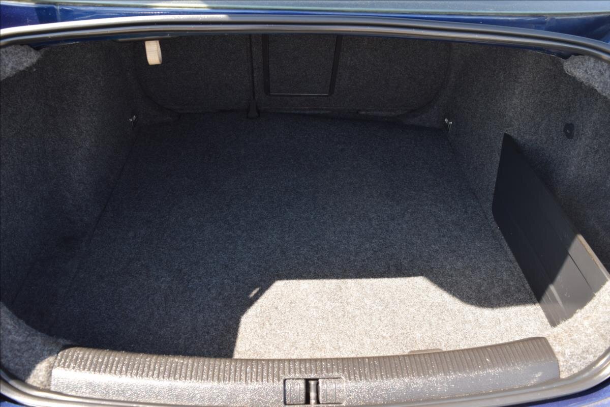 Volkswagen Jetta Sedan / Limuzína 1,9 l 77 kw