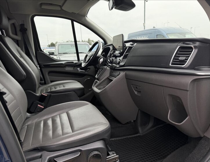 Ford Tourneo Custom MPV 2,0 l 136 kw