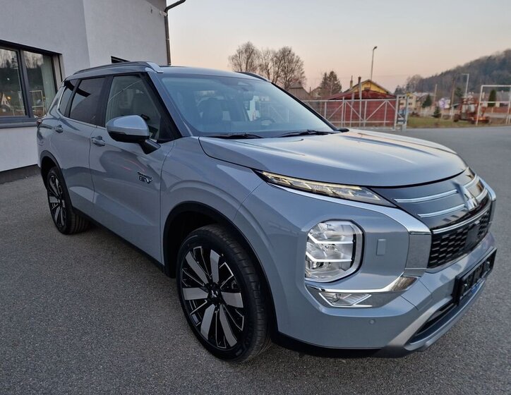 Mitsubishi Outlander SUV / Terénní 2,4 l 225 kw