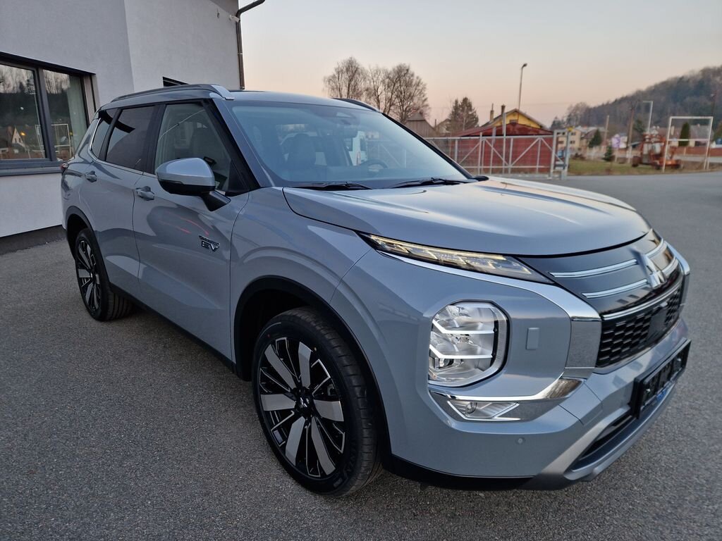 Mitsubishi Outlander SUV / Terénní 2,4 l 225 kw