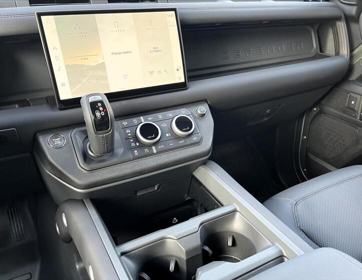 Land Rover Defender 18