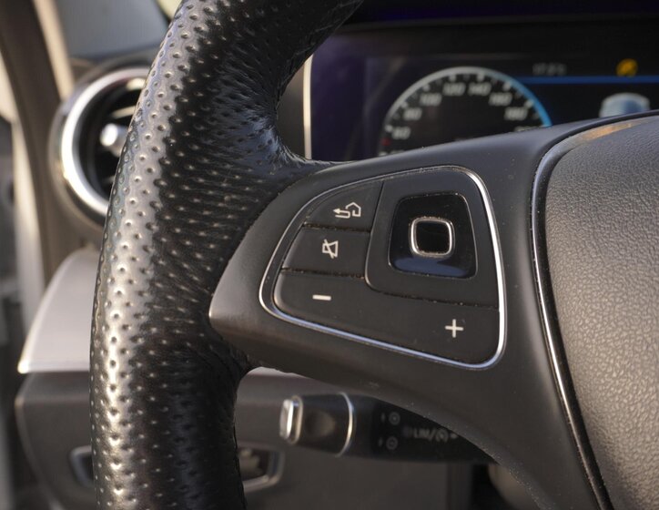 Mercedes-Benz Třídy E Sedan 2,0 l 180 kw