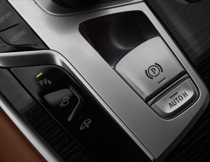 BMW Řada 7 Sedan / Limuzína 3,0 l 195 kw