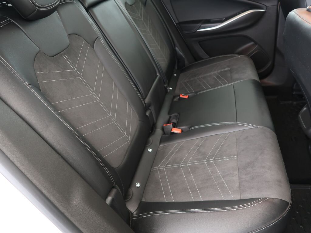 Opel Grandland SUV / Terénní 1,6 l 147 kw