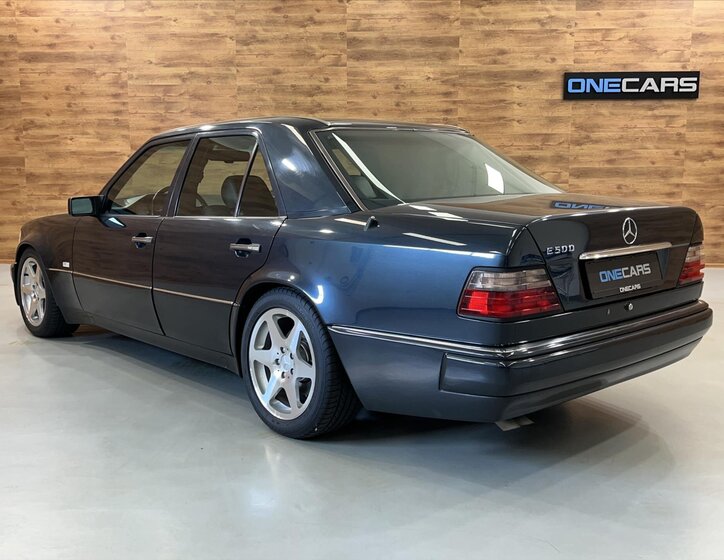 Mercedes-Benz Třídy E Sedan / Limuzína 5,0 l 235 kw