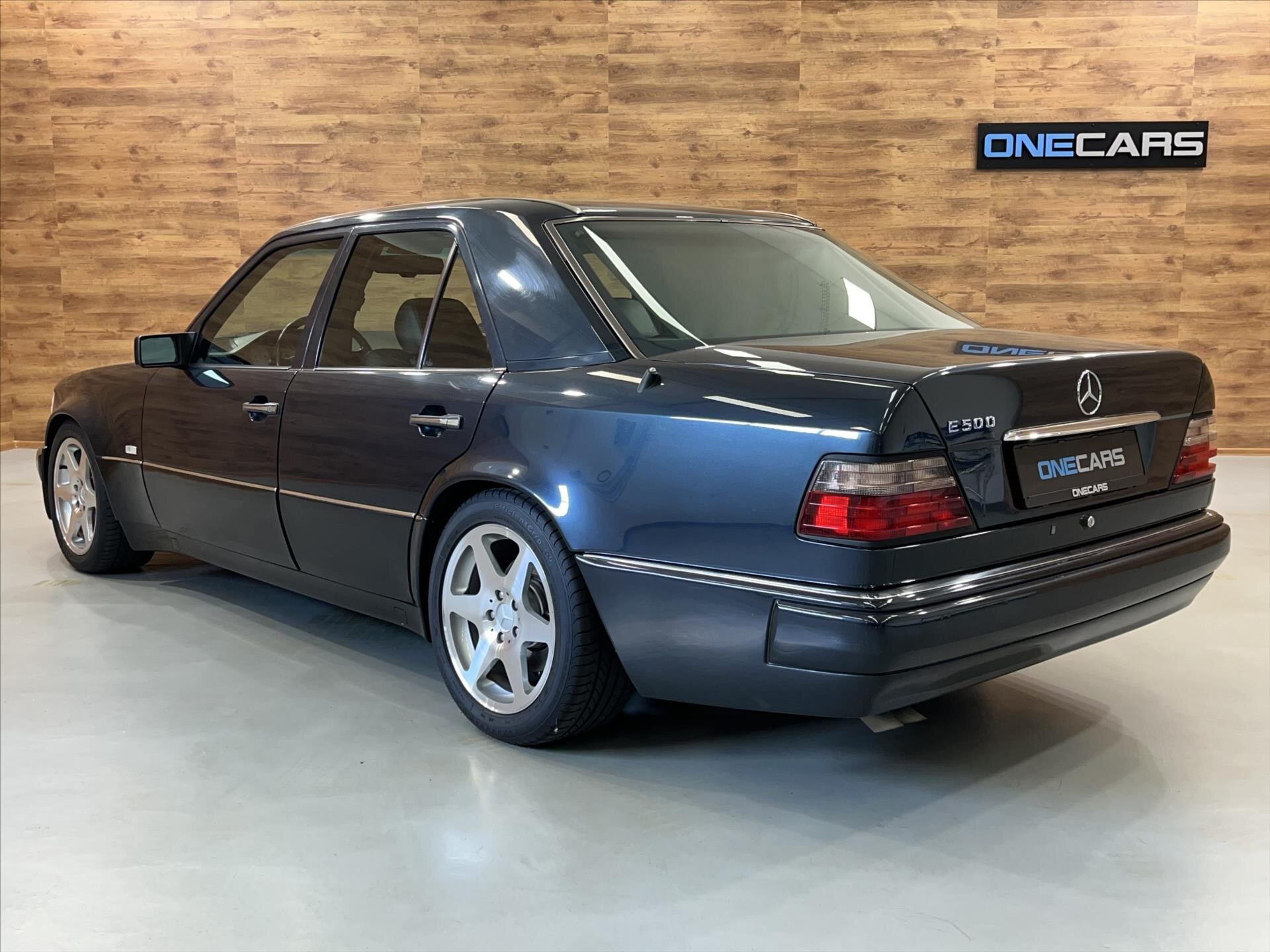 Mercedes-Benz Třídy E Sedan / Limuzína 5,0 l 235 kw