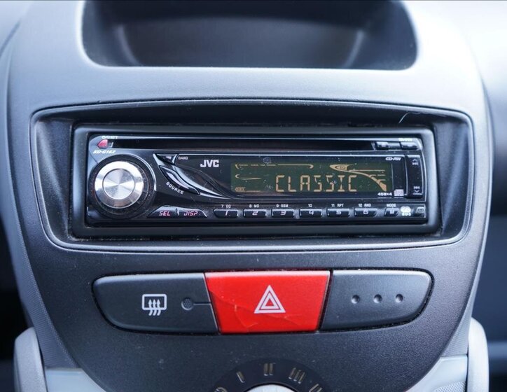 Peugeot 107 Hatchback 998,0 50 kw