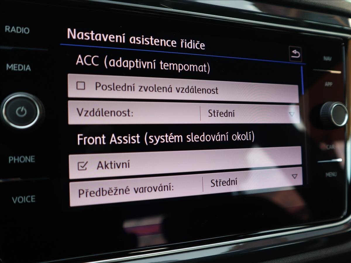 Volkswagen T-Roc CUV / Crossover 1,5 l 110 kw